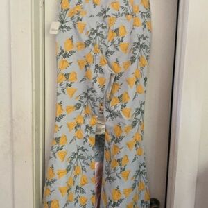 FREE PEOPLE FLARE PANTS WITH FLOWER PRINT SIZE 32 NWT